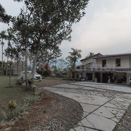 Bens Homestay Mitra Reddoorz Bogor Extérieur photo