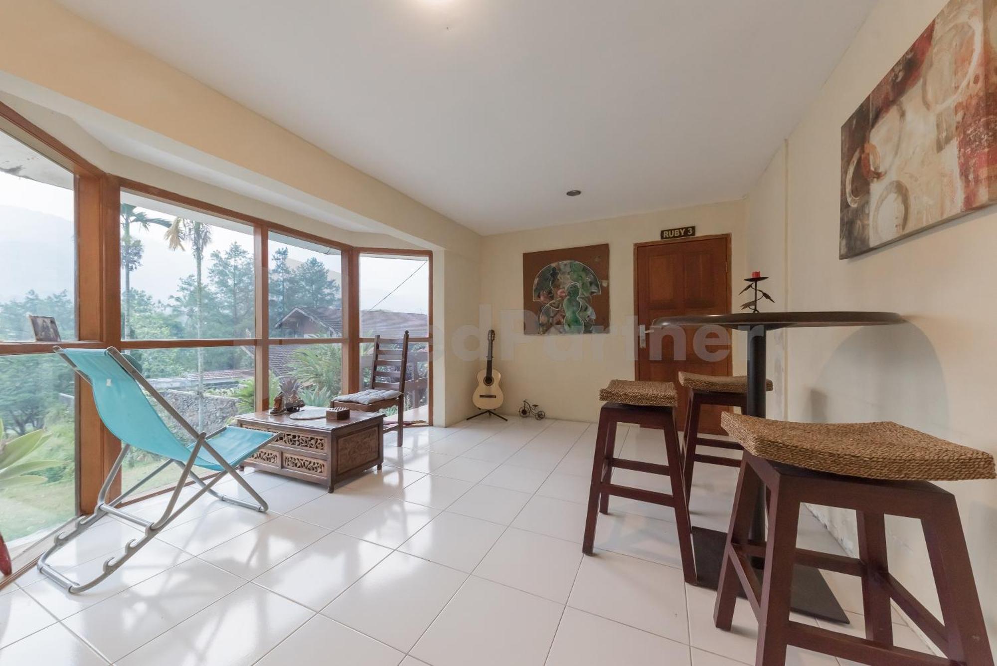 Bens Homestay Mitra Reddoorz Bogor Extérieur photo